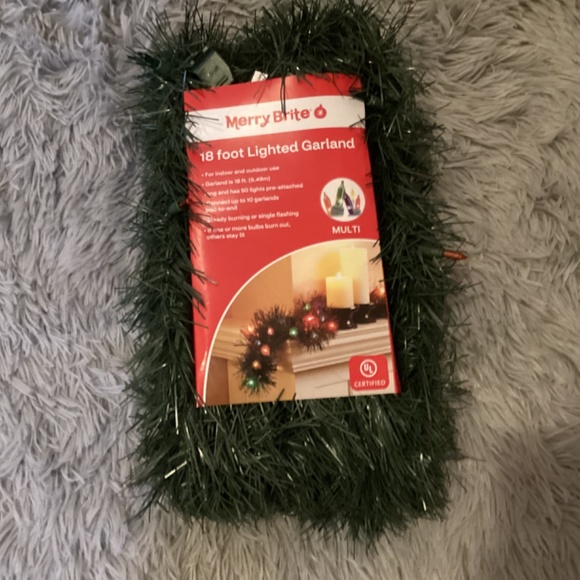 Merry Brite 18 Foot Lighted Garland New - Picture 2 of 9